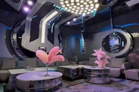 伊宁西城天街春LiveShow招聘礼宾员,可提供住宿,舒心工作融入职场和谐天地